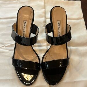 Manolo Blahnik black patent leather sandals with heel. Size 37